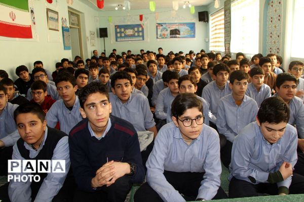 طنین «لبیک یا الله» در جشن تکلیف دبیرستان شاهد سالار شهیدان