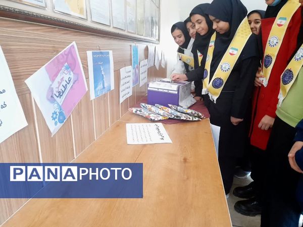 جشن عاطفه ها در دبیرستان علی افشارنژاد ناحیه۶ مشهد 