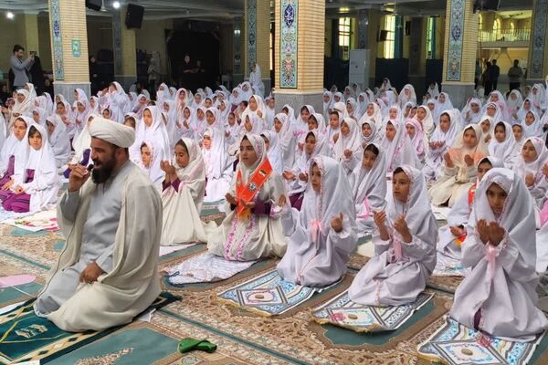 جشن تکلیف دانش‌آموزان دختر در شهرستان دهدشت