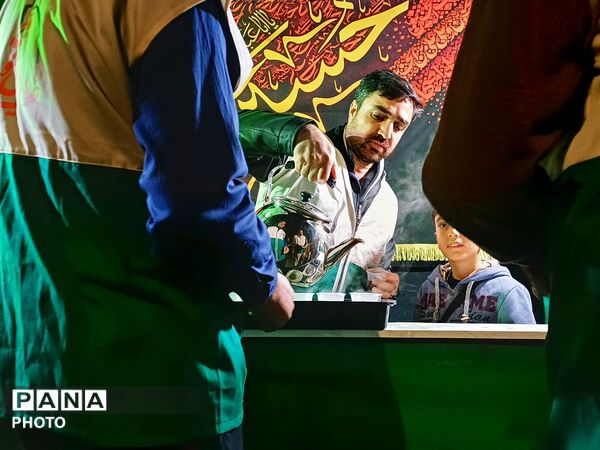 آیین معنوی و کودکانه در موکب نورانی امام رضا (ع) با نوای سوره‌های آسمانی