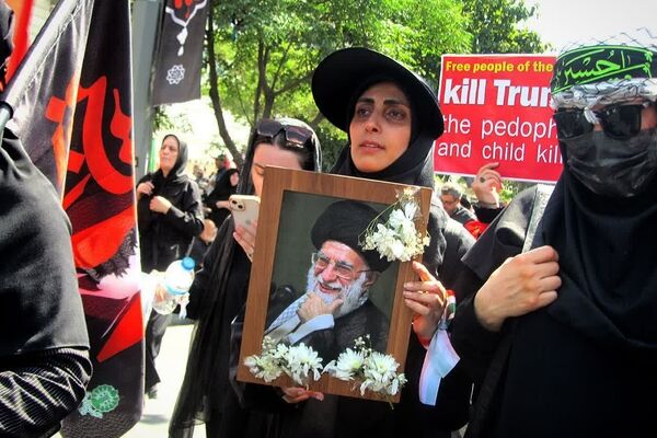 مراسم بدرقه و تشییع آقای شهید ایران در تهران 