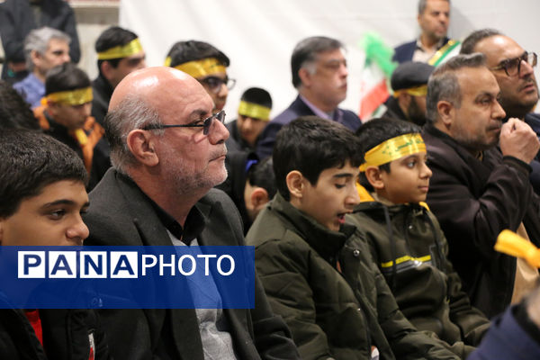 رونمایی کتاب «از مدرسه تا سنگر» در قم