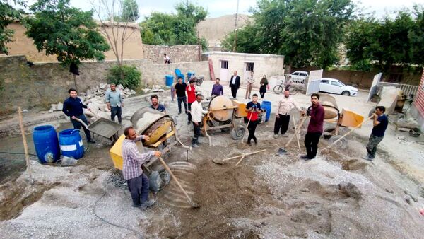 آغاز بتن‌ریزی مدرسه شهید ذوالفقاری در روستای احمد آباد