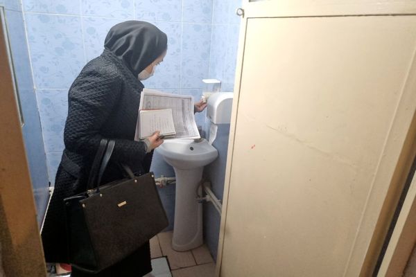 بازدید از وضعیت بهداشت و پایگاه‌های تغذیه سالم مدارس پاکدشت 