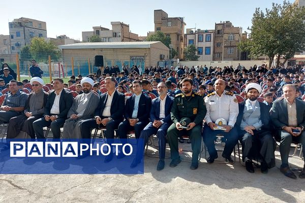 نواختن زنگ بازگشایی مدارس در دبستان علی بن ابیطالب(ع) باقرشهر