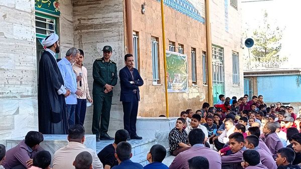 روایتی از دفاع مقدس در دل دبیرستان میثاق کاشمر