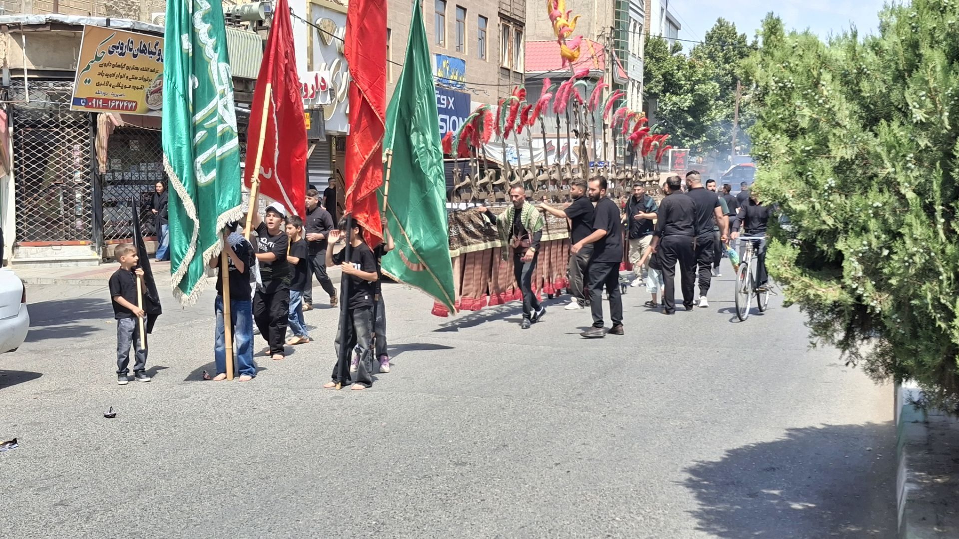 آیین عزاداری صبح تاسوعا در هیئت علی‌اکبر با حضور دانش‌آموزان