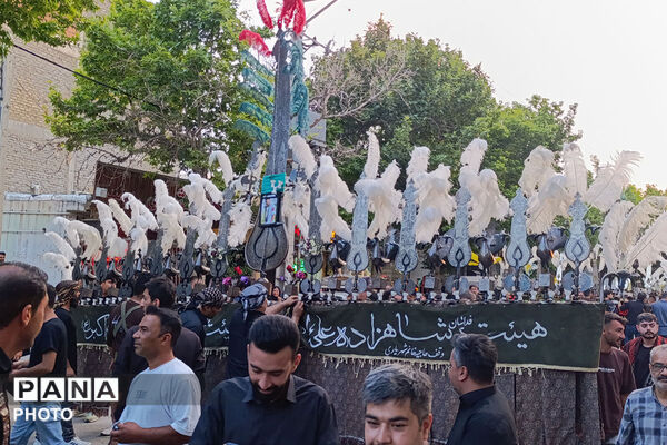آیین باشکوه علم‌گردانی در غروب عاشورا 