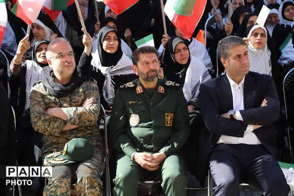 مراسم صبحگاه مشترک بسیج فرهنگیان تهران بزرگ در اداره کل آموزش و پرورش