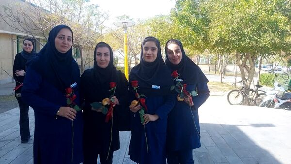 قدردانی پیشتازان دبستان شهید نجفی فدافن از پرستاران بیمارستان حضرت ابوالفضل 