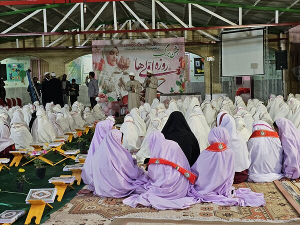 برگزاری جشن ویژه روزه اولی‌ها در حاجی آباد