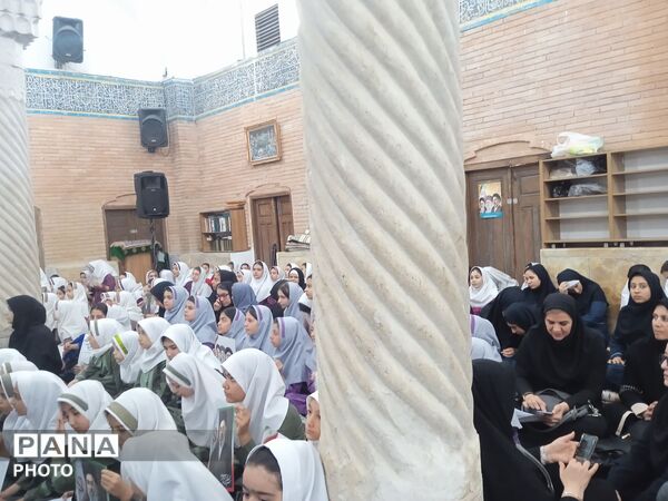 مراسم گرامیداشت رهبر شهید در مسجد جامع سنندج