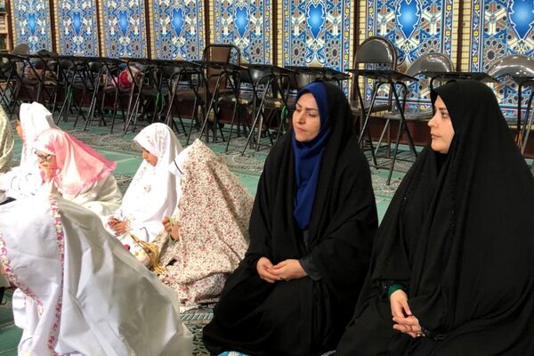 حضور دانش آموزان دبستان هدی یک در مسجد صاحب الزمان (عج) 