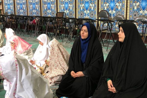 حضور دانش آموزان دبستان هدی یک در مسجد صاحب الزمان (عج) 