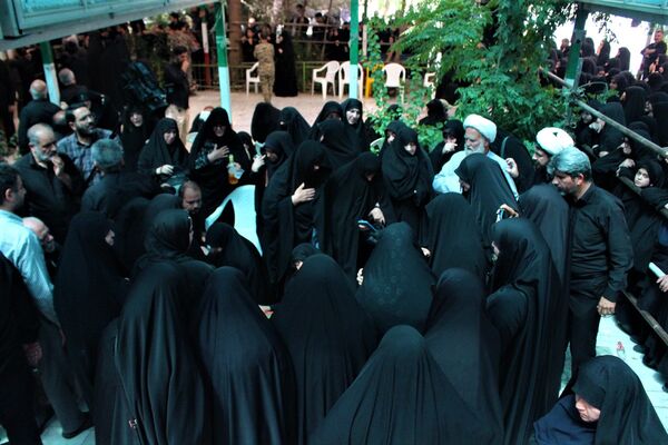 جلوه‌های حزن و خشم در مراسم تشییع شهدا
