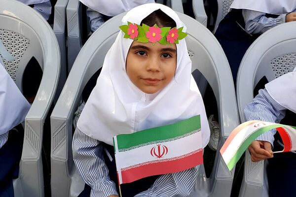 جشن شکفتن غنچه‌ ها، در دبستان مهرتابان بهارستان دو