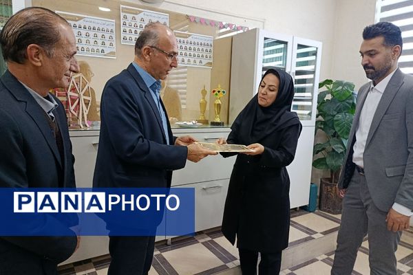  نمایشگاه فرهنگی و هنری دبیرستان عترت