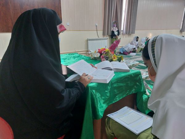 برگزاری مسابقات قرآن عترت و نماز در مدرسه شاهد حضرت معصومه (س)