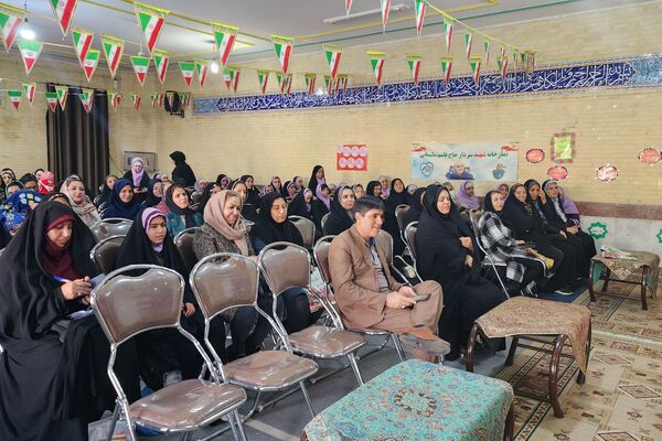 اجلاسیه نماز در دبستان شاهد محمدرضا کشاورز  ناحیه ۳شیراز 