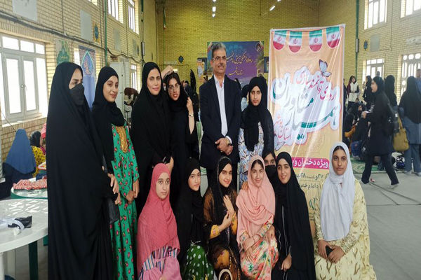 اردوی توانمندسازی دانش‌آموزان دختر  همیار مشاوران در بوشهر
