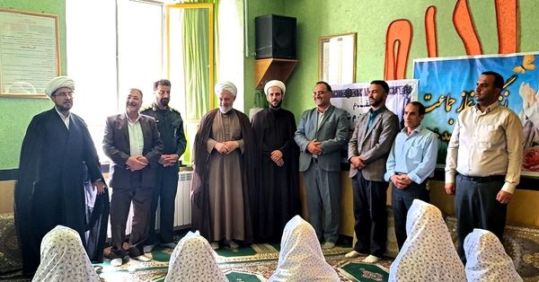 زنگ نماز در دبیرستان نمونه دولتی شهید خزایی اسدآباد