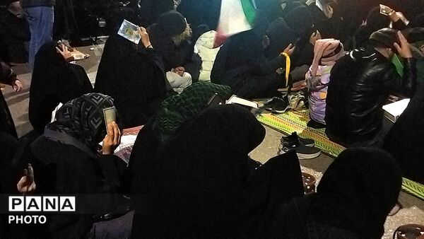 نیشابوری ها قرآن ها را به سر گرفتند-۱ 