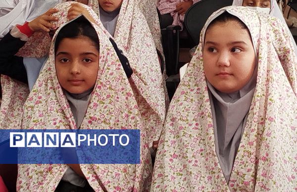 جشن عبادت دانش‌آموزان دختر در کانون فرهنگی تربیتی عاطفه شهرستان کاشمر 