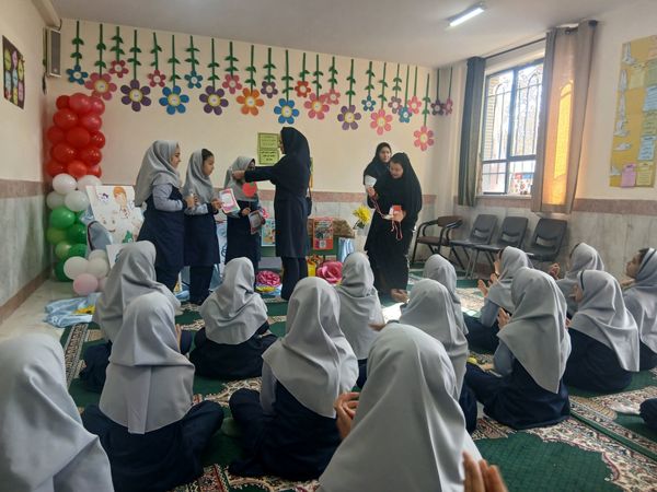 انتخابات سفیران سلامت در دبستان میثاق ناحیه سه