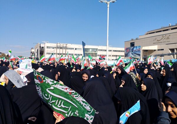 راهپیمایی ۱۳ آبان در میدان شهدا مشهد
