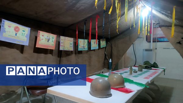 آماده‌سازی نمایشگاه انقلاب به‌‎مناسبت دهه فجر در دبیرستان شاهد ابوذر غفاری نیشابور 