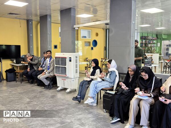 تقدیر از دانش‌آموزان غرفه‌های «بر مدار ایران» و دورهمی صمیمانه با مدیر سازمان دانش‌آموزی خراسان رضوی