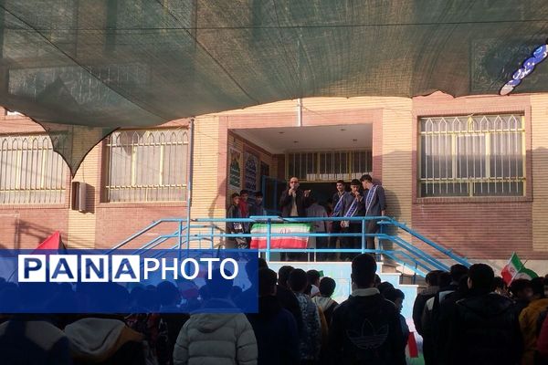 جشن آغاز دهه فجر در دبیرستان شهید احمدی روشن 