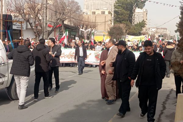 خروش مردمی در خیابان‌های رباط‌کریم در 22بهمن