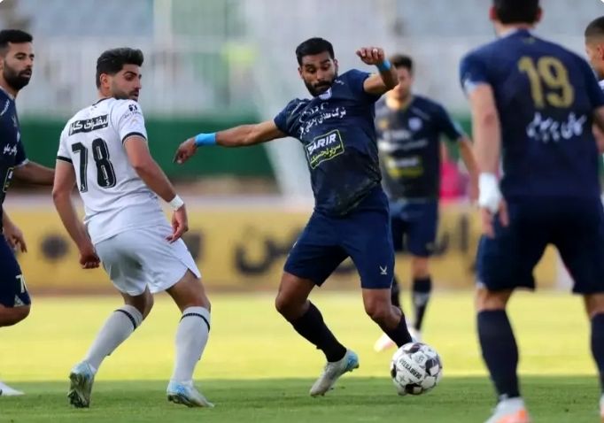 چادرملو و آلومینیوم به تساوی بدون گل رضایت دادند