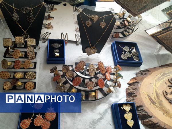 جشنواره فرهنگی هنری "امید فردا" در دبیرستان شاهد فیض ناحیه ۳ شیراز