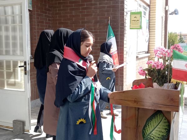 زنگ ایثار در دبستان فرهنگ مرحوم فرازمند نواخته شد