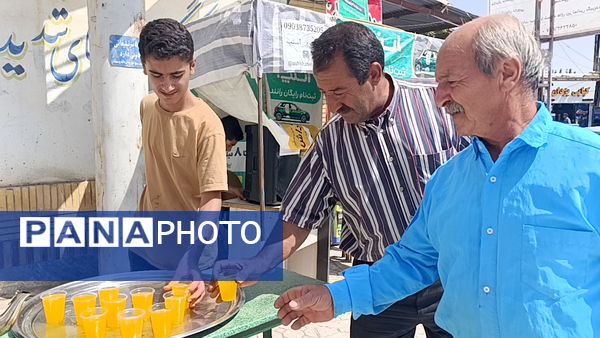 توزیع شربت و شیرینی به مناسبت میلاد پیامبر اسلام (ص) 