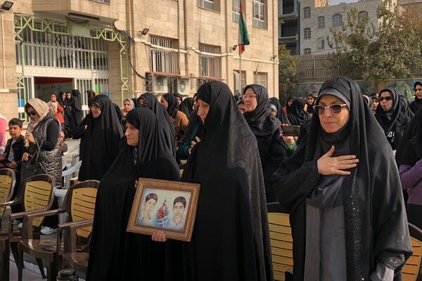 جشن روز مادر در دبیرستان دخترانه عاشورا ناحیه دو شهرری 