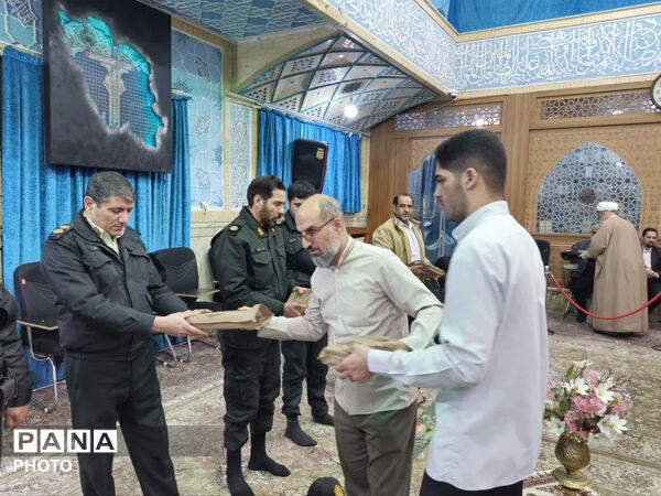 آیین جزءخوانی نوجوانان قمی در بقعه ابن بابویه 