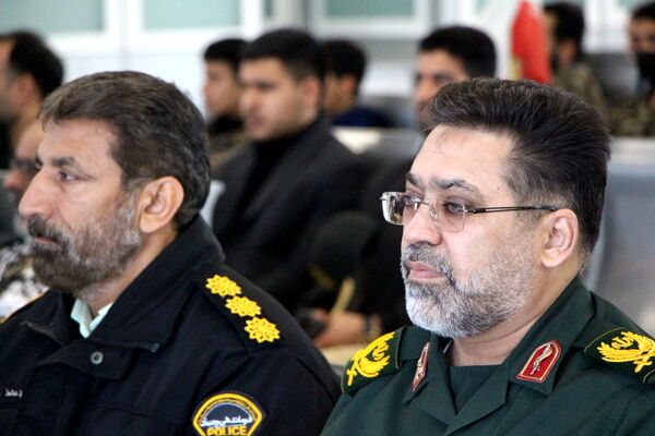 مراسم نمادین استقبال از امام خمینی (ره) در فرودگاه یزد 