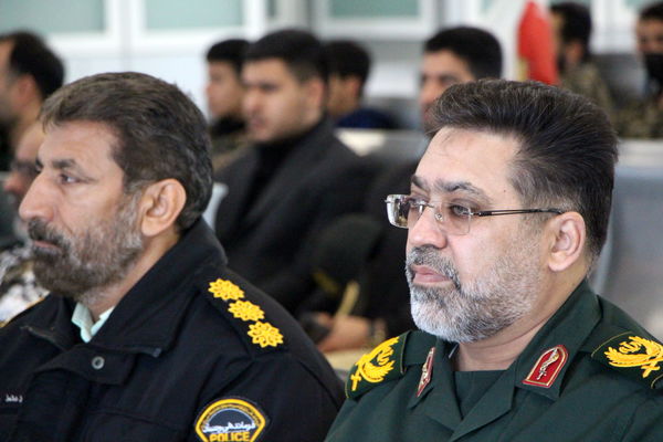 مراسم نمادین استقبال از امام خمینی (ره) در فرودگاه یزد 