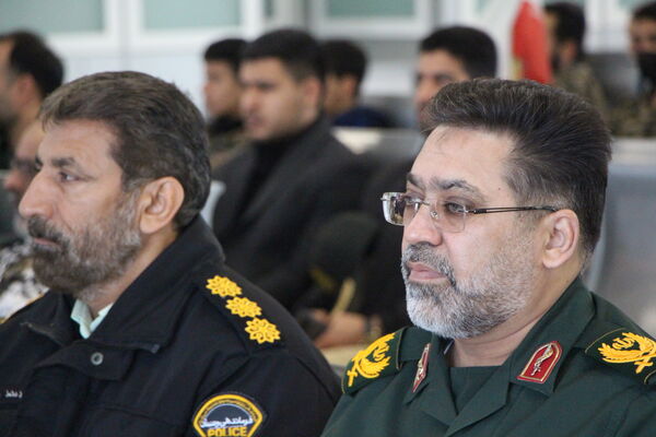 مراسم نمادین استقبال از امام خمینی (ره) در فرودگاه یزد 