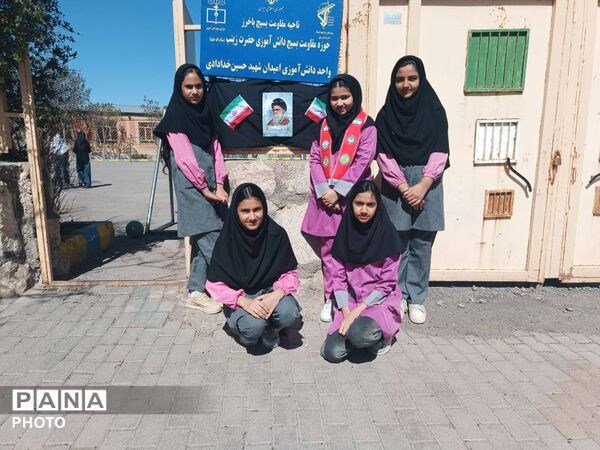 فضای سازی معنوی مدرسه «شهید خدادادی ۱ » در بزرگداشت شهادت رهبر معظم انقلاب