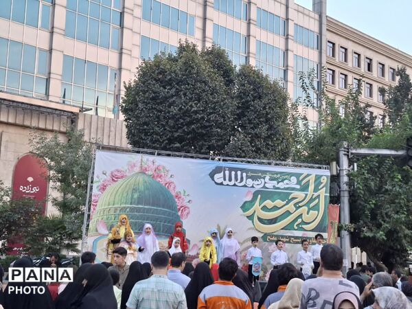 تهران در جشن بزرگ «امت احمد» به استقبال میلاد پیامبر(ص) و امام صادق (ع) رفت