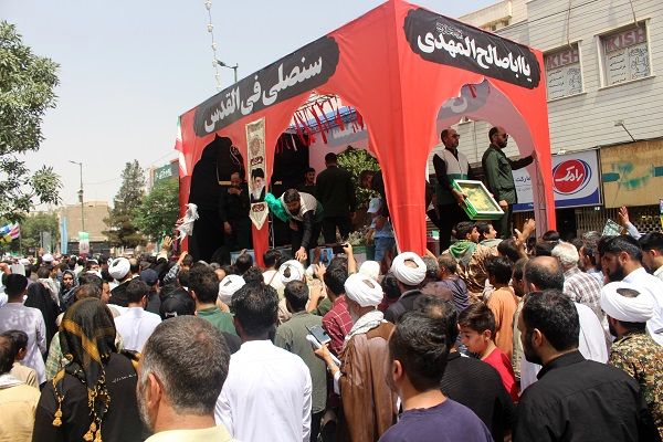 تشییع پیکر‌های مطهر ۶ شهید در راهپیمایی جمعه خشم و نصر قم

