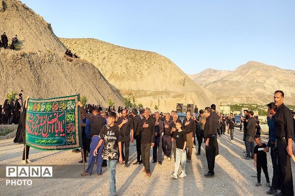 ارادت مردم در روز تاسوعای حسینی با برگزاری هئیت عزاداری به ابوالفضل عباس  