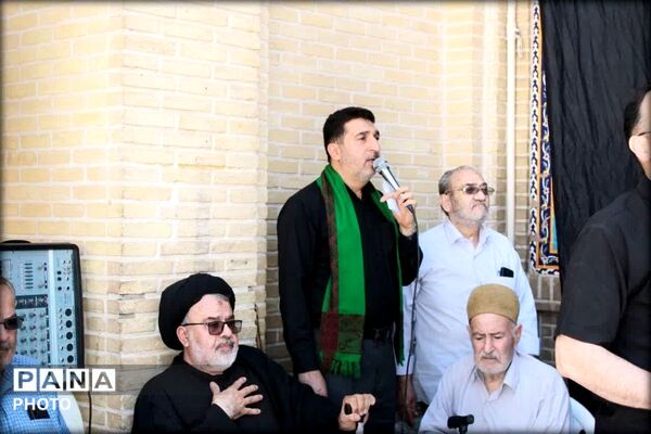 برپایی خیمه عزای سیدالشهدا(ع) در تکیه سنتی چهل اختران قم