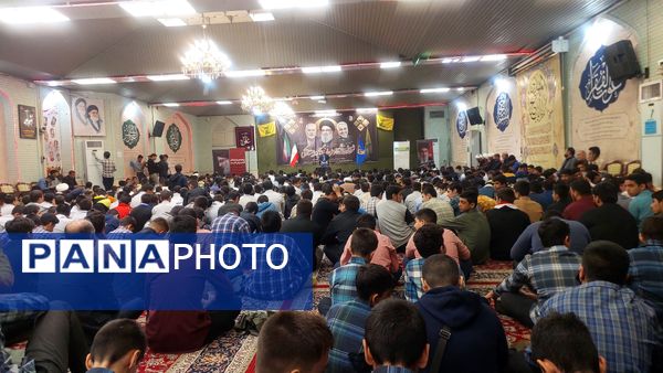 شادی دانش‌آموزان مشهدی در پی عملیات غیور مردان نیروهای سپاه وتجمع در مهدیه مشهد