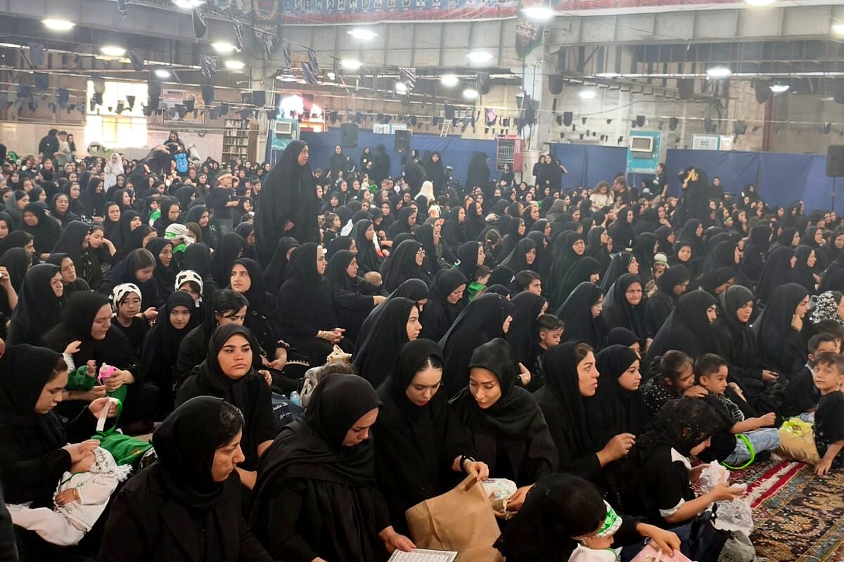 حضور مادران و نوزادان شش ماهه در همایش شیرخوارگان حسینی