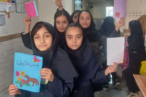 گرامیداشت هفته کتاب و کتابخوانی در مدرسه مریم بهارستان دو